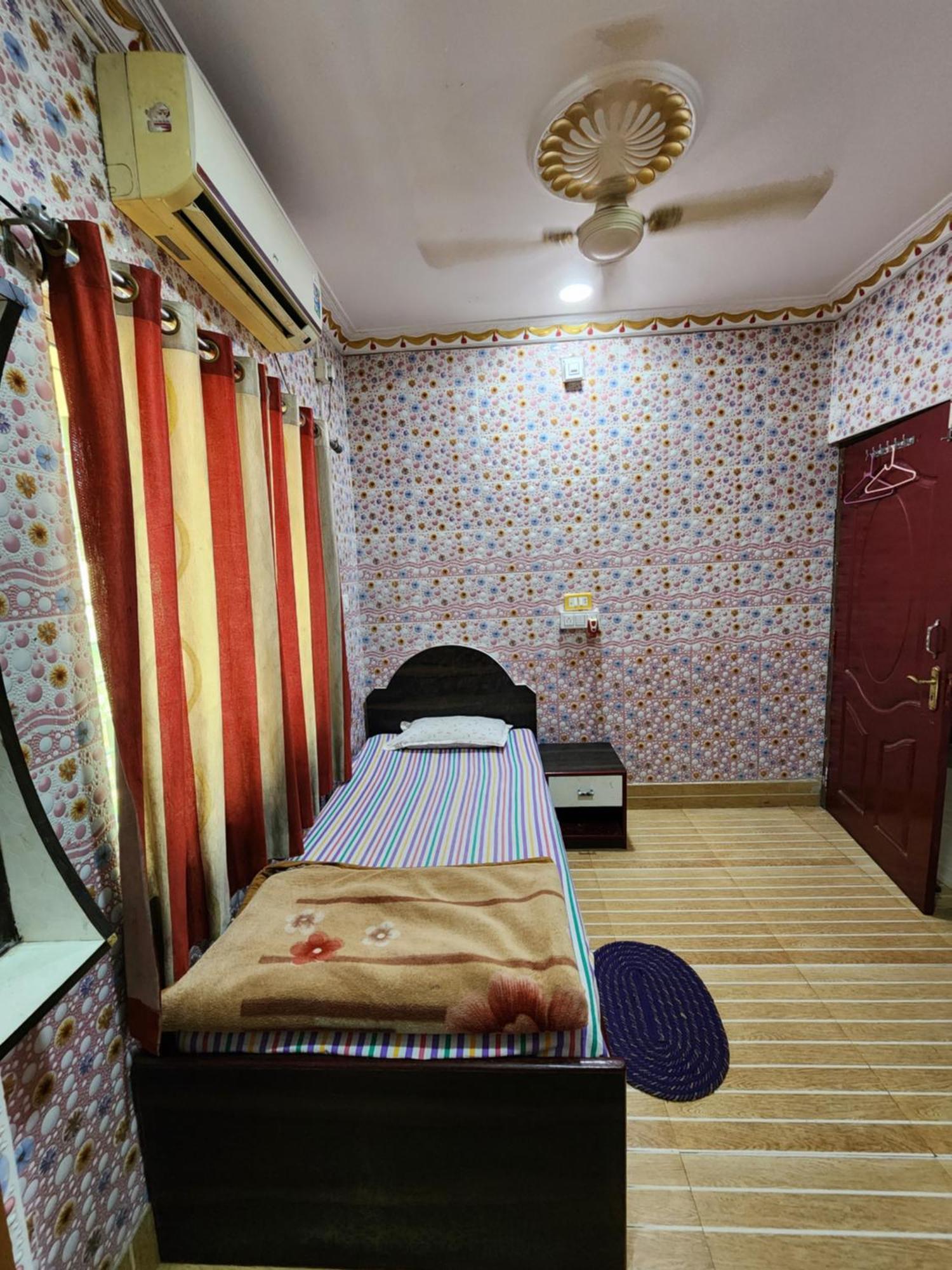 Baripada Hotel Shri Durga מראה חיצוני תמונה